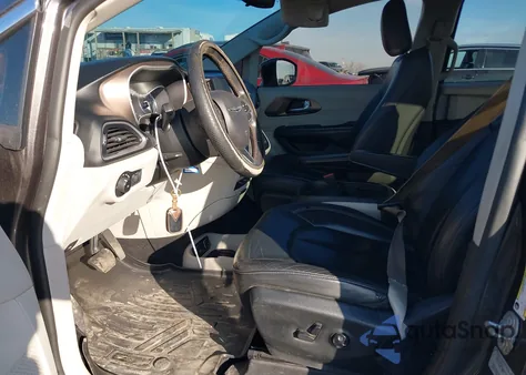 2017 Chrysler Pacifica Touring-L из США, поврежденный, VIN 2C4RC1BG7HR797203